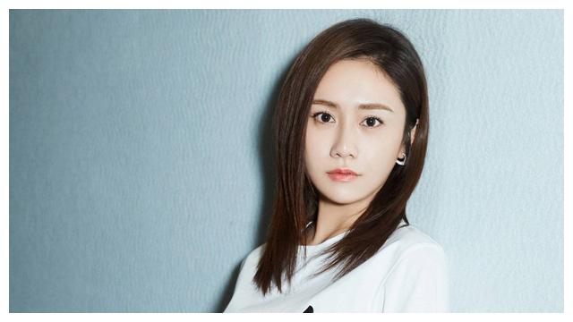 她是陈思成前女友,刚出道就演女主,嫁给提名影帝的他,生活幸福