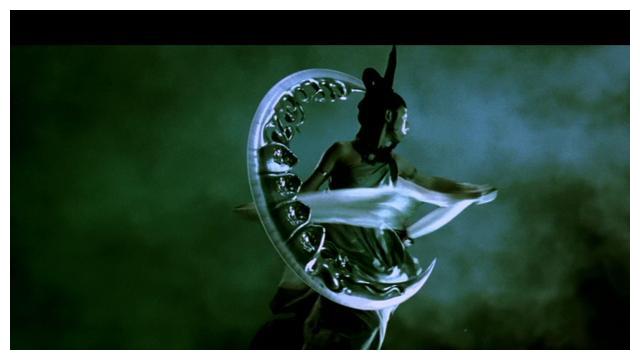 《黄飞鸿》是正统武侠巅峰,《刀》是破旧立新之典范,那么《蜀山传》就