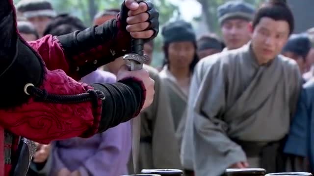 精忠岳飞岳飞军法如山当众教训儿子把岳云一脚踢飞