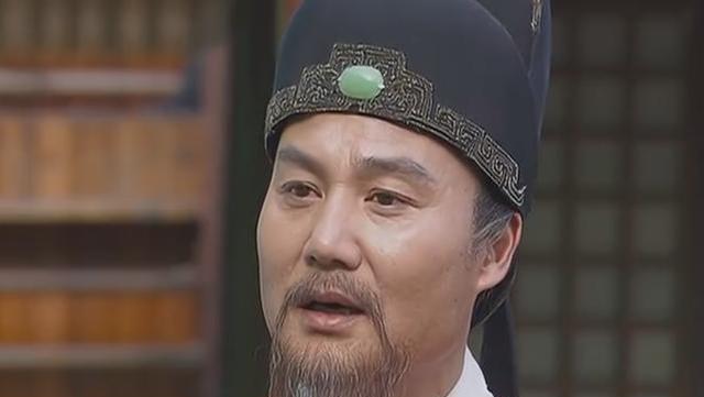 在第四部中又成为了突勒的贺鲁太子,同时也是整部案件中的反派.