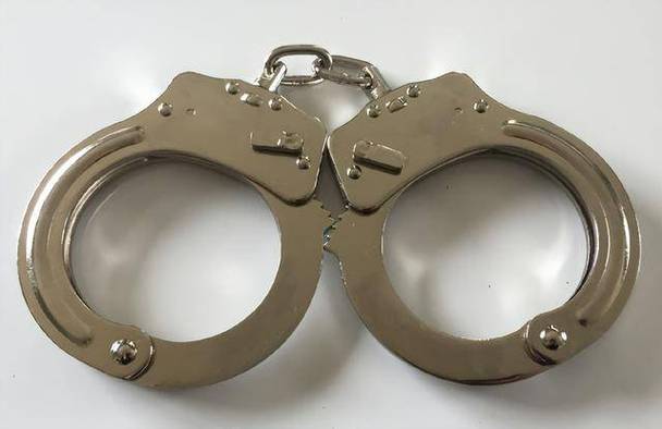 外卖站长充当中间商卖超标车给骑手，涉嫌售假被刑拘
