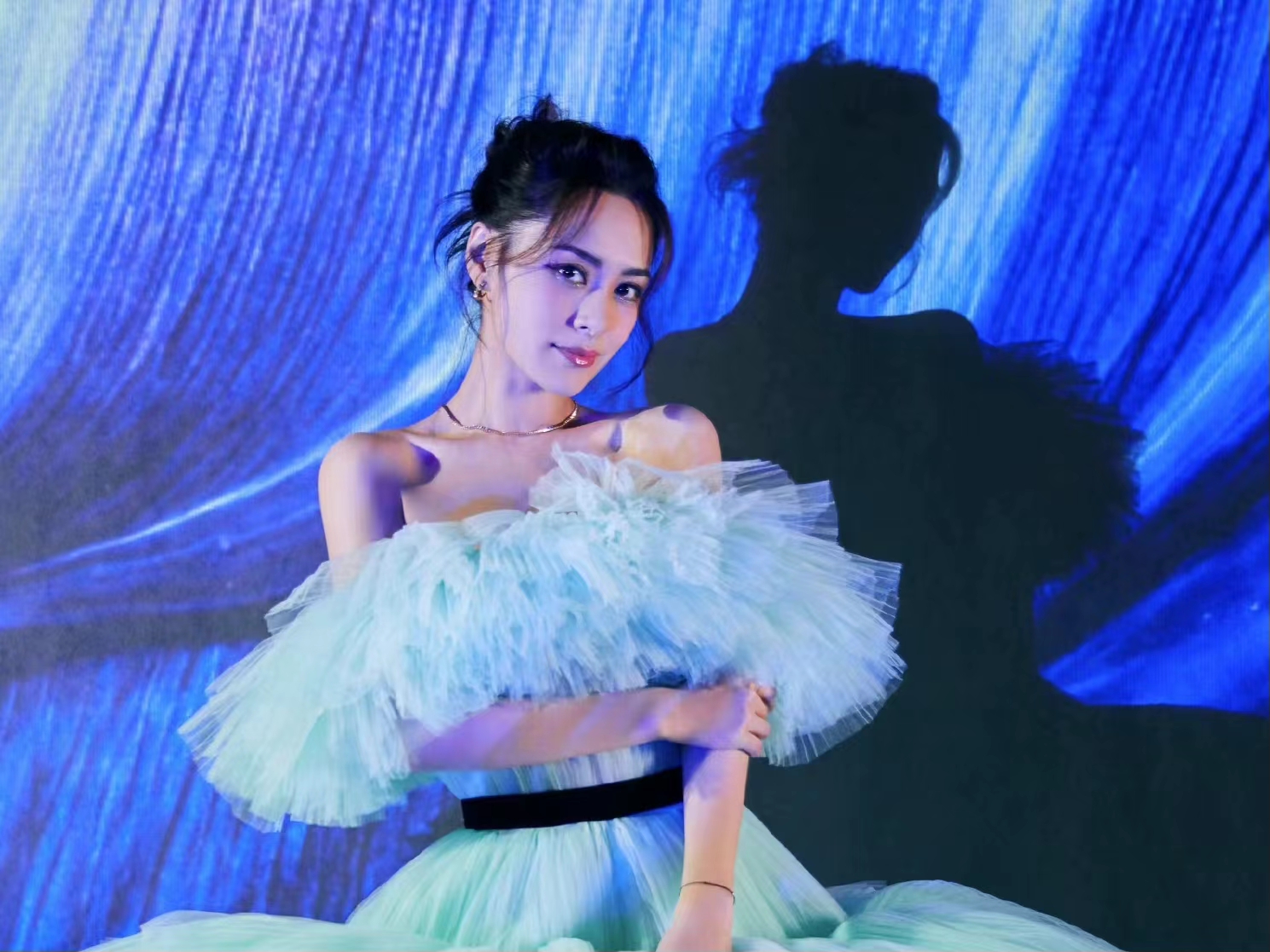 钟欣潼《乘风破浪》成团 Twins 再唱经典《下一站天后》爷青回__财经头条