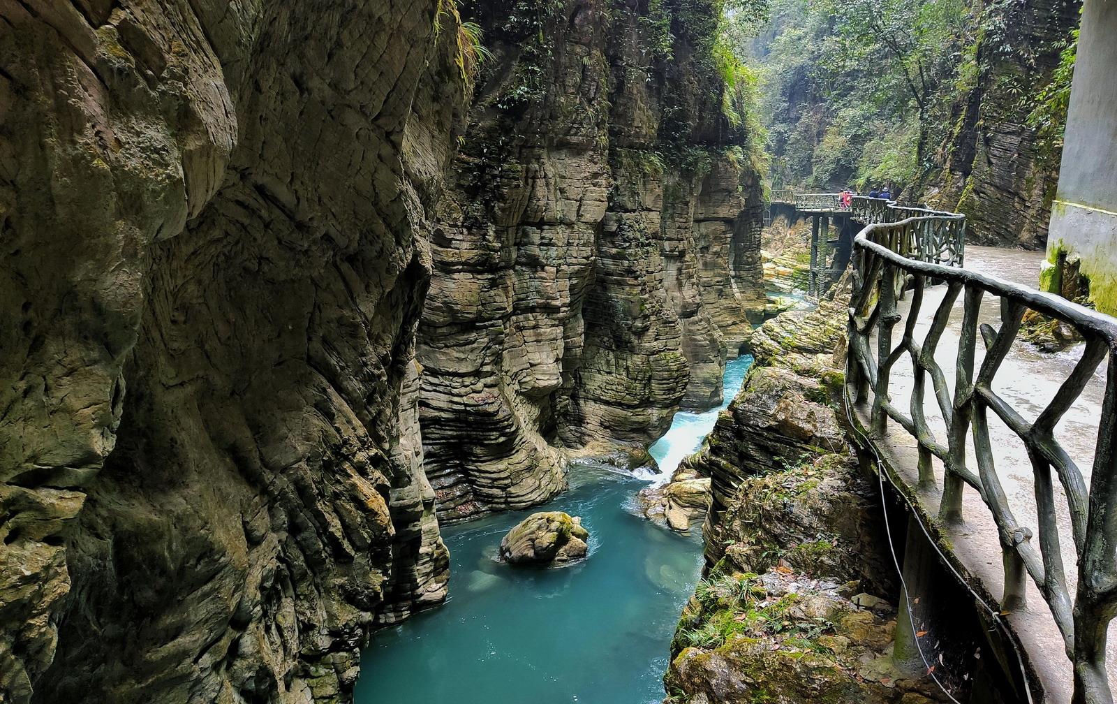 恩施石门河大峡谷探秘雄伟天生三桥走进神奇武隆地缝