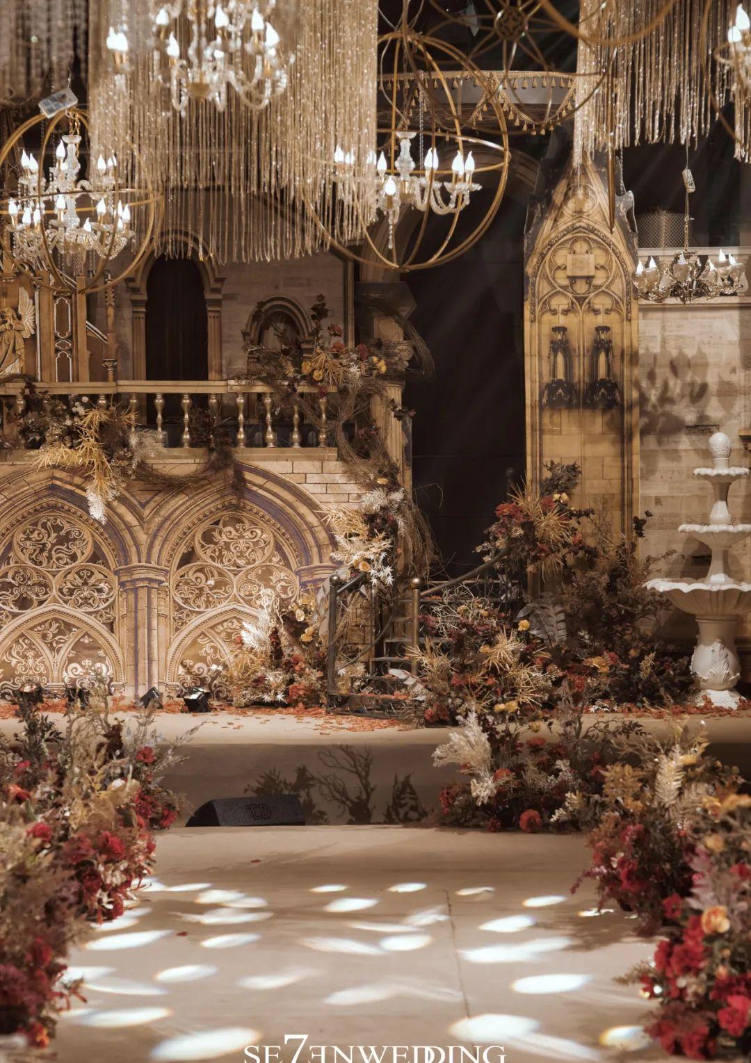 大气复古的欧式古堡婚礼,高贵典雅的金色现场
