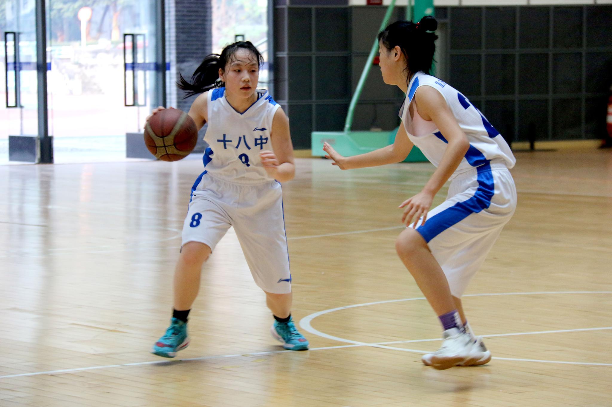 迎篮而上!十八中女子篮球队在重庆市中学生篮球赛中创佳绩