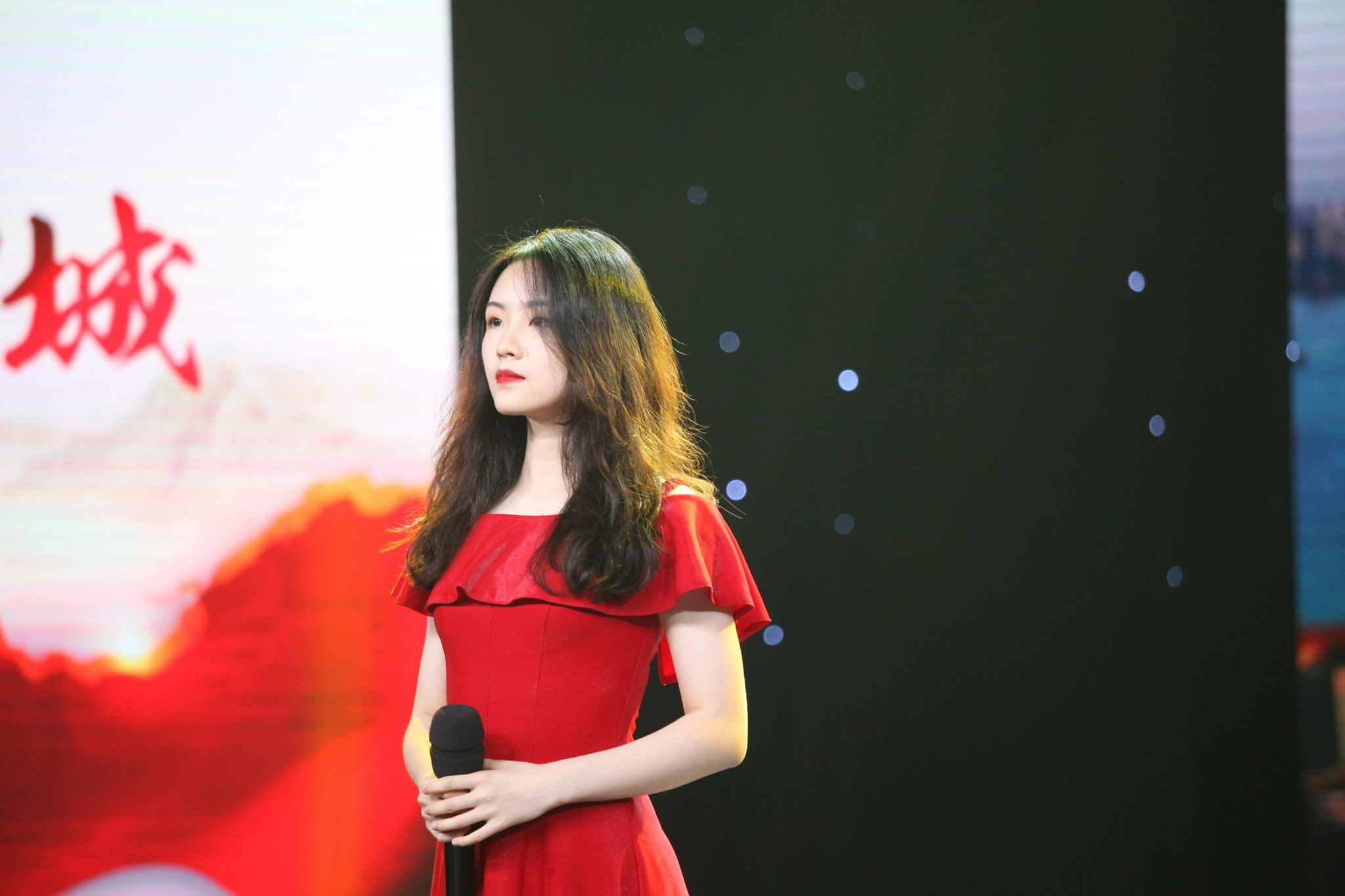 歌手郭沁新歌《等》上线 清纯嗓音勾起温暖回忆