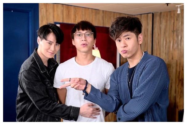 我在等他回复|蔡思贝|胡鸿钧|许廷铿_新浪新闻