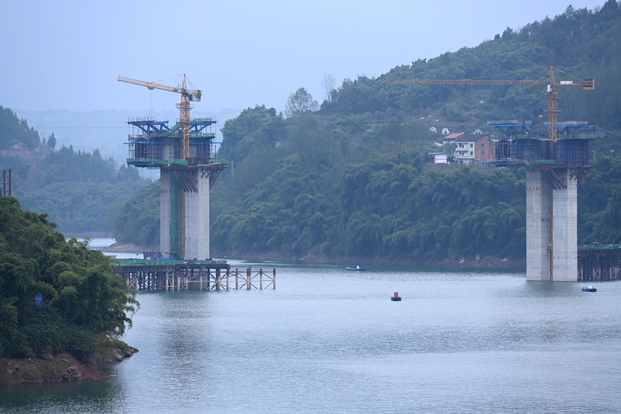 重庆市忠县东溪河大桥加紧施工|溪河|忠县|施工_新浪新闻