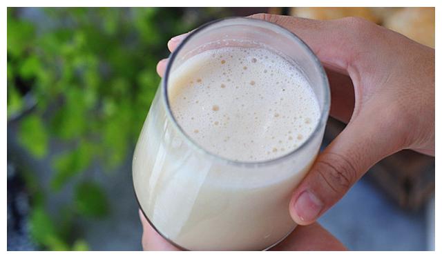 打豆浆时用熟豆子打还是生豆打教你正确做法香浓营养无腥味