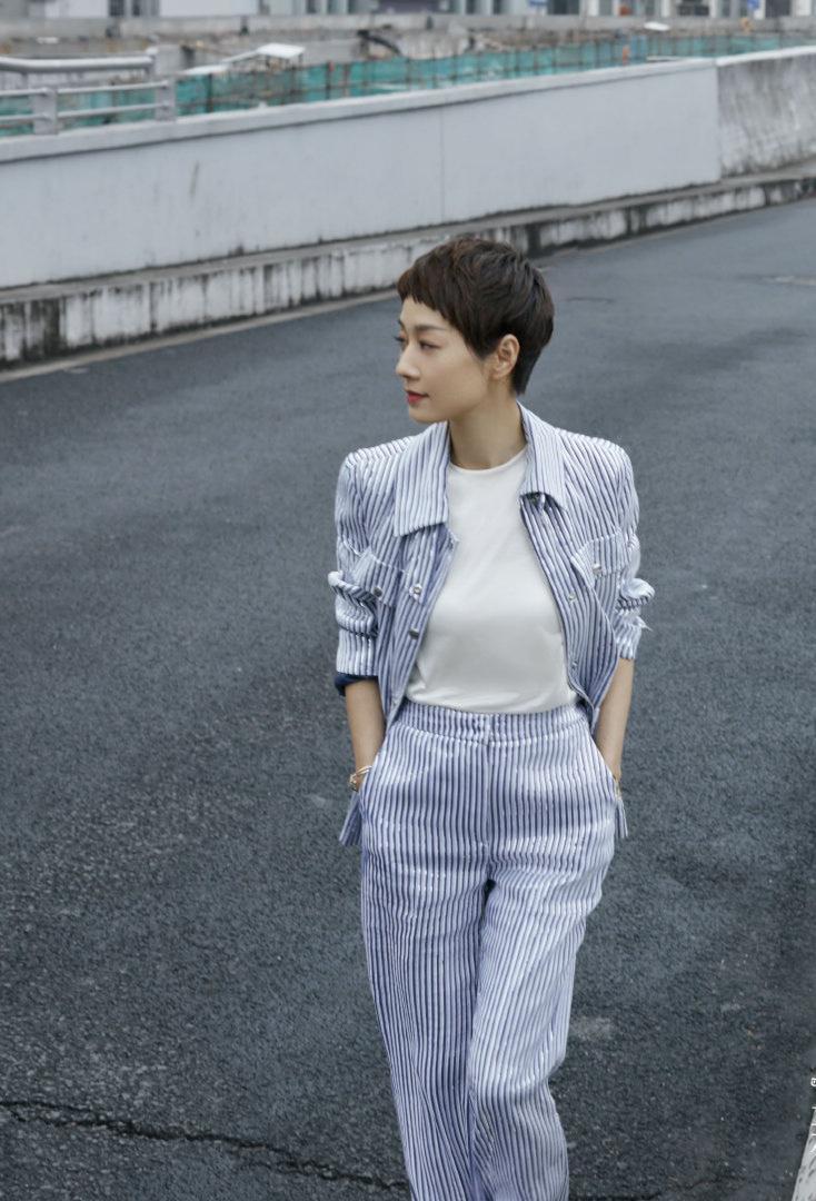 马伊琍为显身材太拼,穿小两码礼服造成时尚翻车,发型更雷人