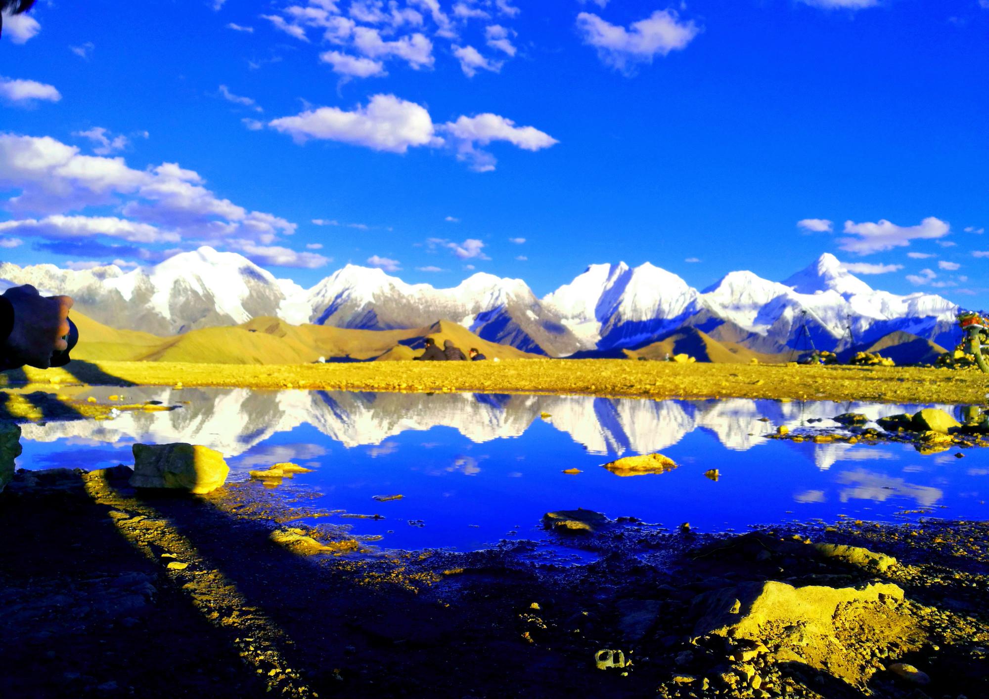 日照金山日照金山雅哈旅游景区位于康定县甲根坝乡及贡嘎山乡境内,以