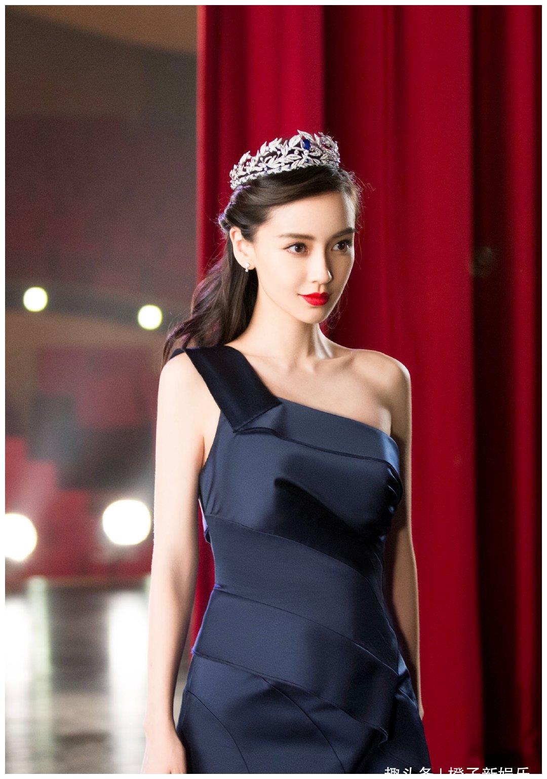 女星戴皇冠谁惊艳到了你?赵丽颖青涩可爱,迪丽热巴复古妖艳