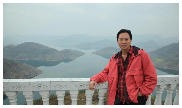 他是陈旭然的前夫,走在时尚尖端的广东媒体人,著名主持人区志航