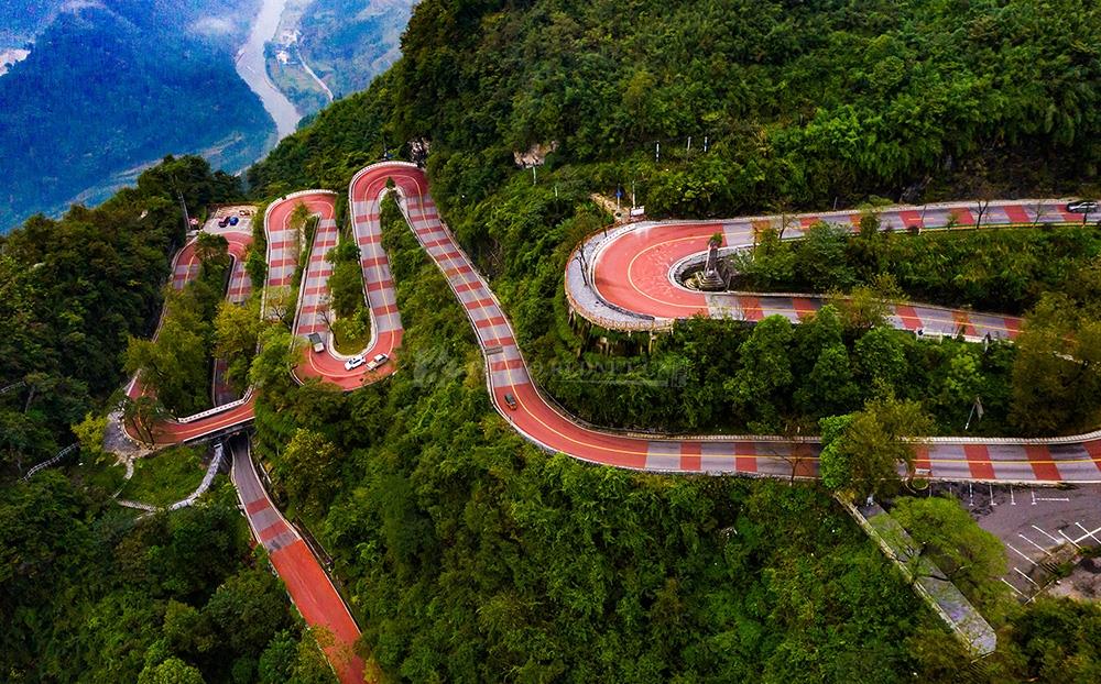 正文  为打造最美生态旅游公路,助推矮寨公路奇观旅游区建设,湘西州