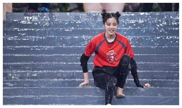 靠欧阳娜娜博关注,如今姐妹全进娱乐圈,姐姐新剧未播便遭嫌弃|00后