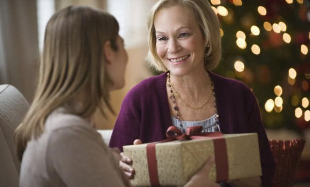 “第一次去女友家,坐立难安,过度紧张”见家长的正确姿势是啥?休闲区蓝鸢梦想 - Www.slyday.coM “第一次去女友家,坐立难安,过度紧张”见家长的正确姿势是啥?休闲区蓝鸢梦想 - Www.slyday.coM