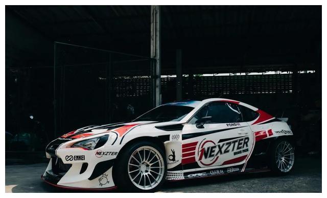 vertex x bride 座椅,vertex 方向盘,tonnka 刹车,racepak 显示器,防