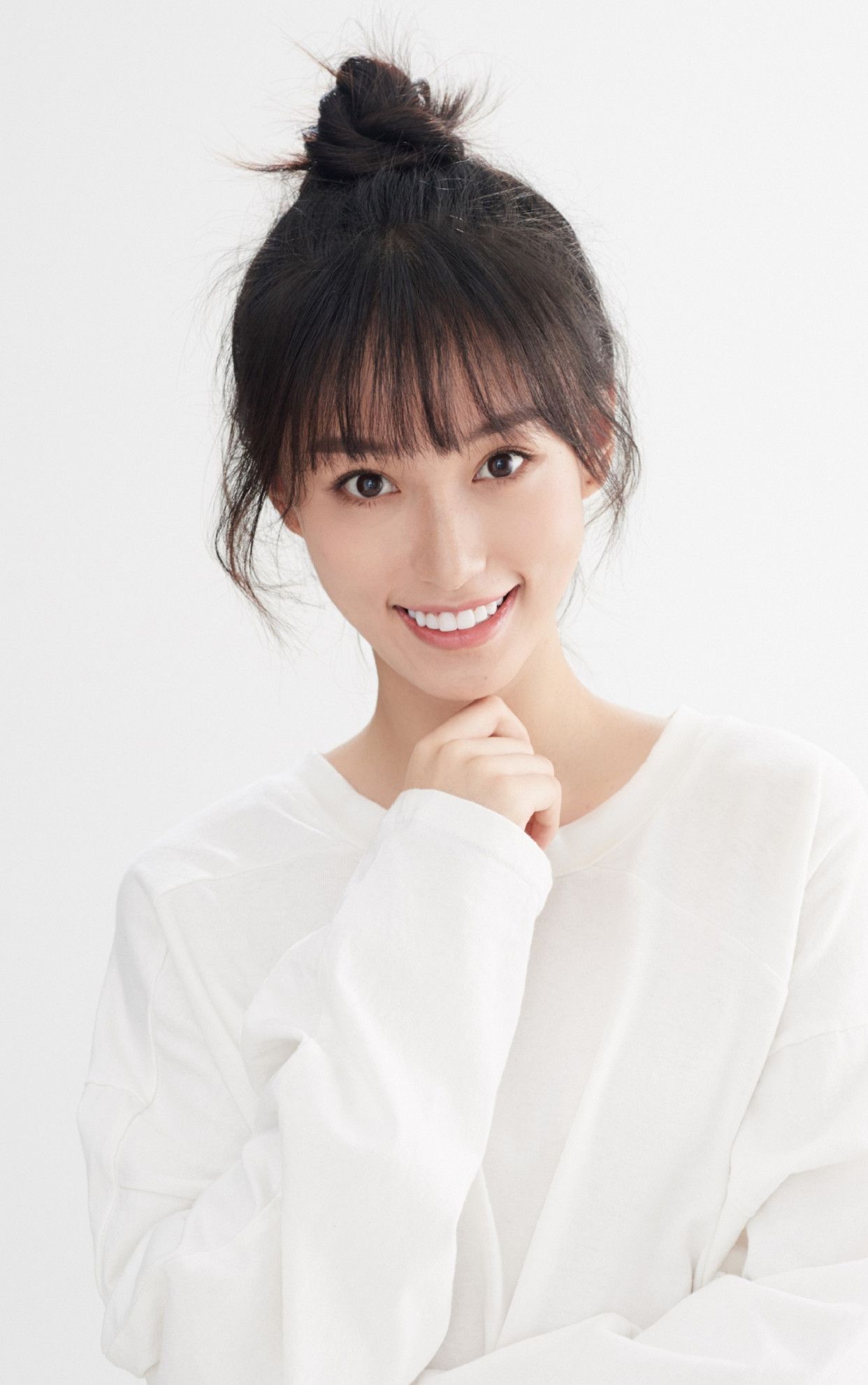 图一是女神王梓莼,穿白色上衣的样子,仙女十足!