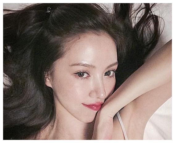 可缺少的条件吧,今天我要向大家介绍的是一位实力强劲的女歌手:萧希榆