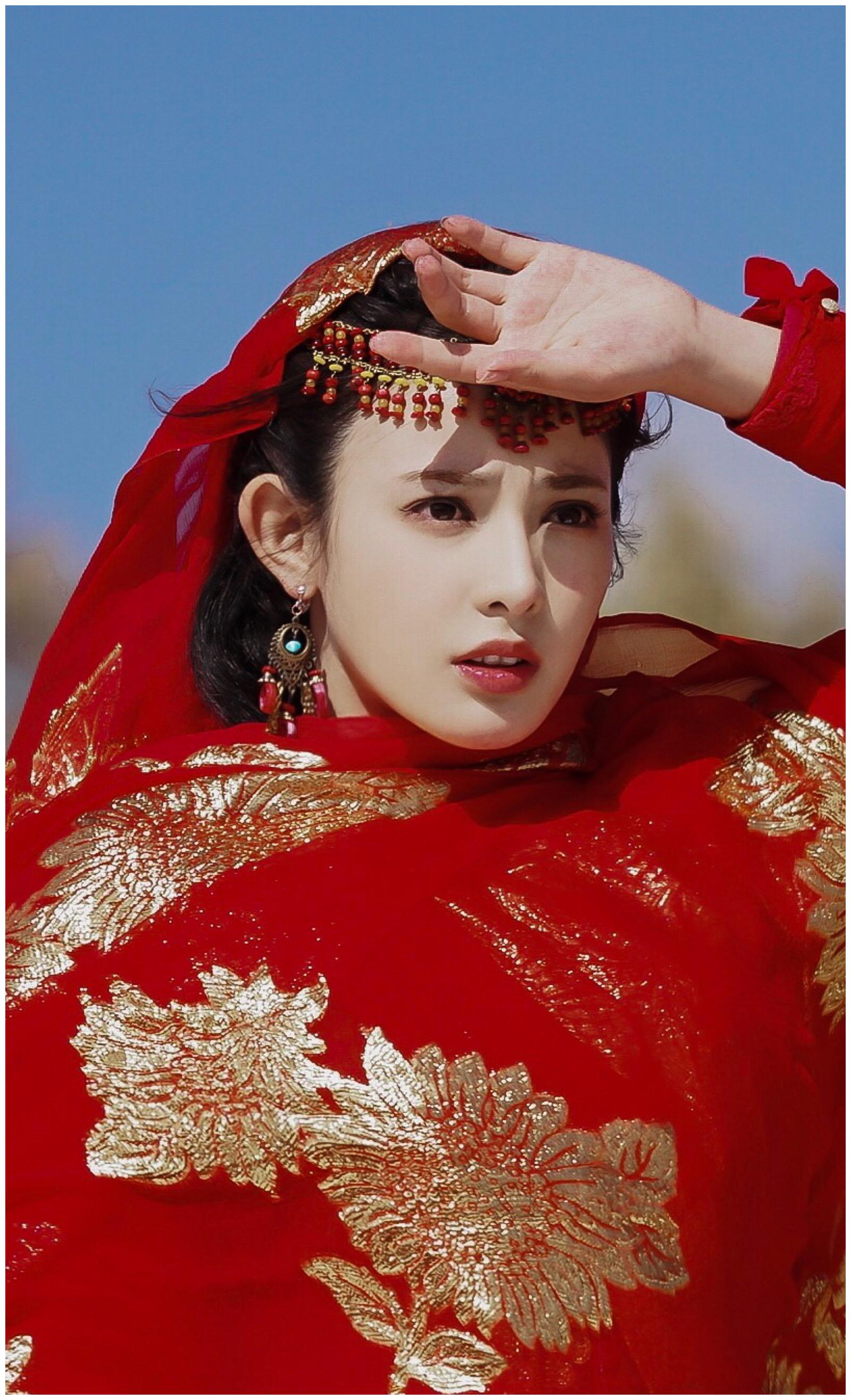 迎着猎猎西风策马而来,简直就是书中那个单纯而骄傲的西洲九公主走了