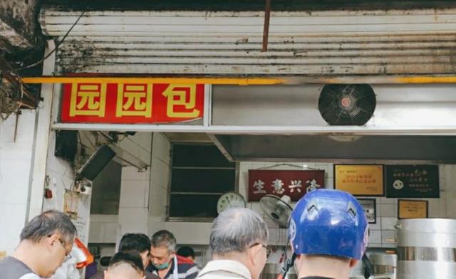 无锡开在曹张菜场边上的包子铺天天排长队有人一次买100个