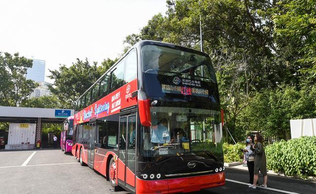 深圳双层观光大巴"红胖子"上线!"顶配"全景天窗,美景无死角
