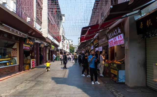 武汉这条巷子被誉为早餐一条街已有400年历史游客都爱来