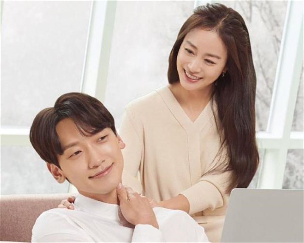 金泰熙和老公rain撇下爱女约会私下穿着暴露真性情