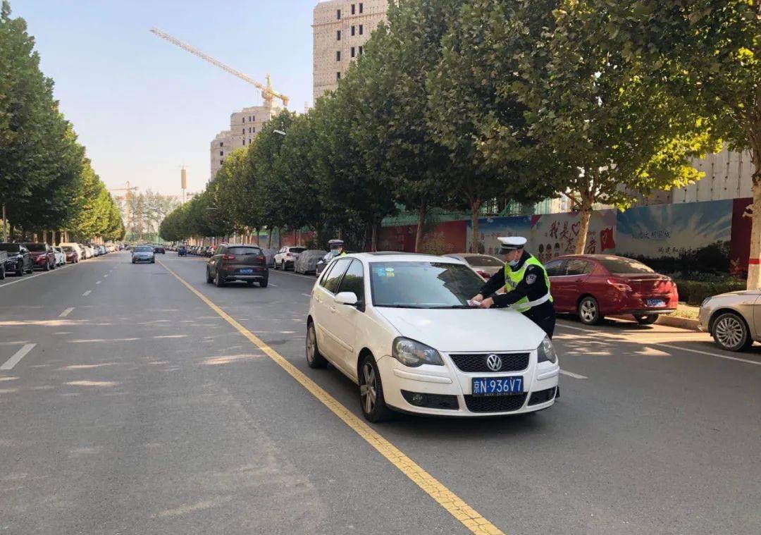 处罚结果:  罚款100元 不记分违法行为:  停车不入位,违章停车现场