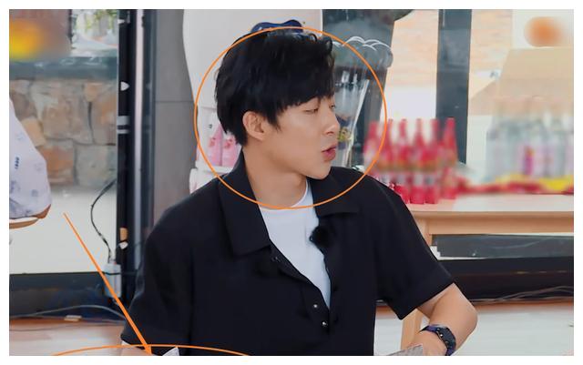 刘宇宁为吸引女生会装酷,却会和李浩菲说很多话,他的解释太扎心