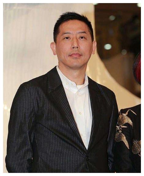 唐鹤德疑有新恋情圈内名媛晒两人合照十分亲密