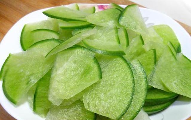 凉拌青萝卜,教你2分钟就做好,酸爽开胃,天天吃都不腻