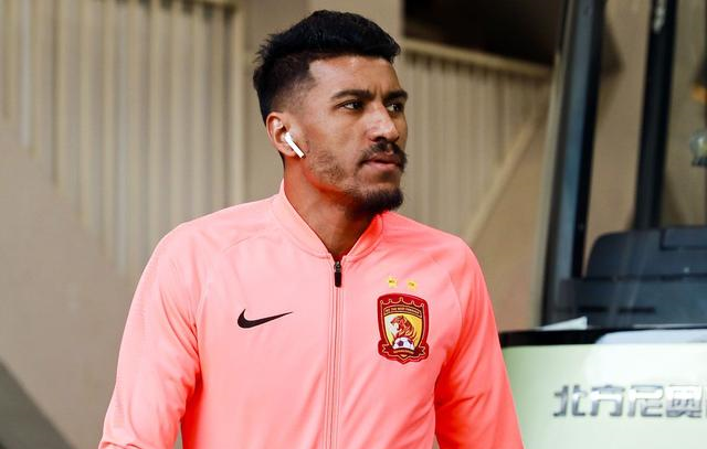 保利尼奥唱国歌!外援也爱中国 这一幕令人感动