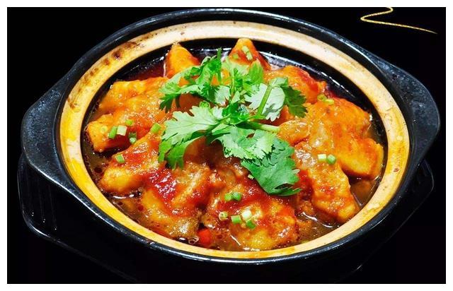 教你怎么做砂锅鱼骨炖萝卜,学会就做给家人吃吧!