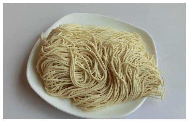 这碗面,是江浙人的招牌,北方人却颇为不屑,都是油有什么好吃的