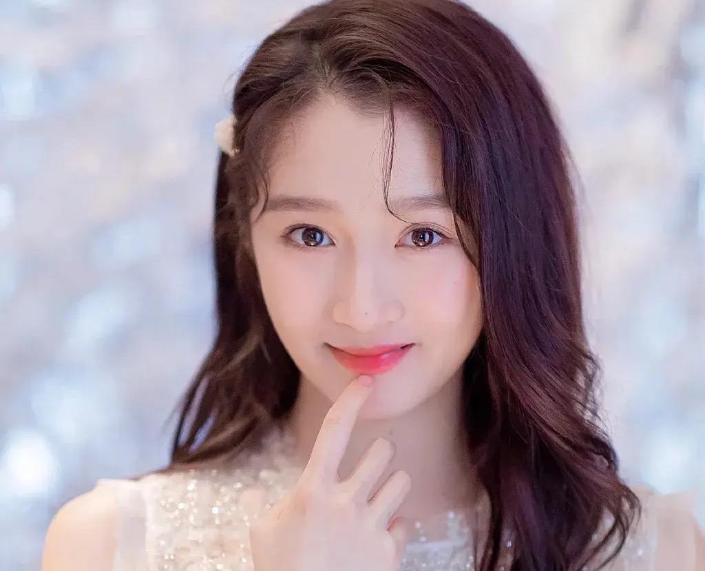 同人不同命,关晓彤有一个姐姐叫关晓丹,因为心脏病去世_高清图集_新浪