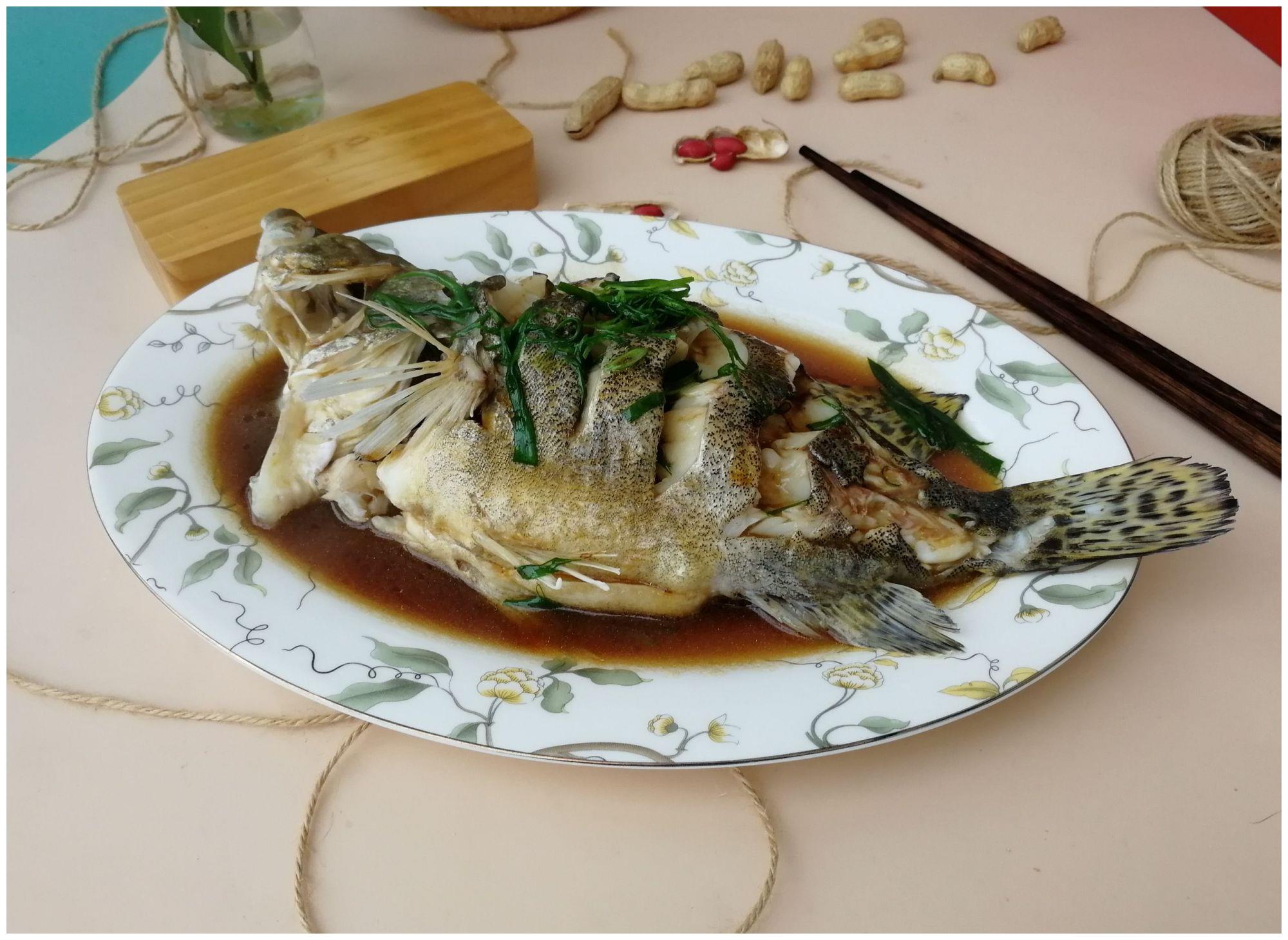 清蒸鳜鱼时,很多人不知道这3步,这样蒸出来的鱼肉不腥又好吃