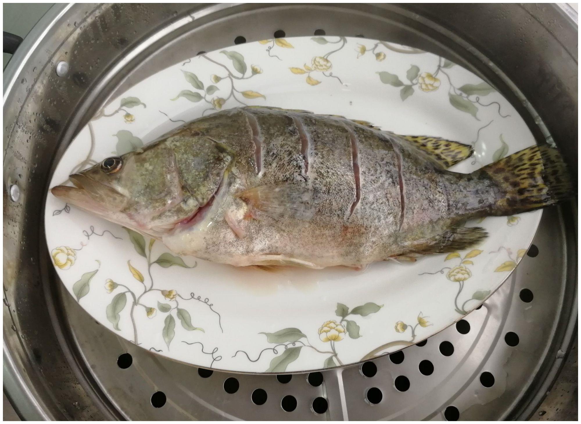 清蒸鳜鱼时,很多人不知道这3步,这样蒸出来的鱼肉不腥又好吃