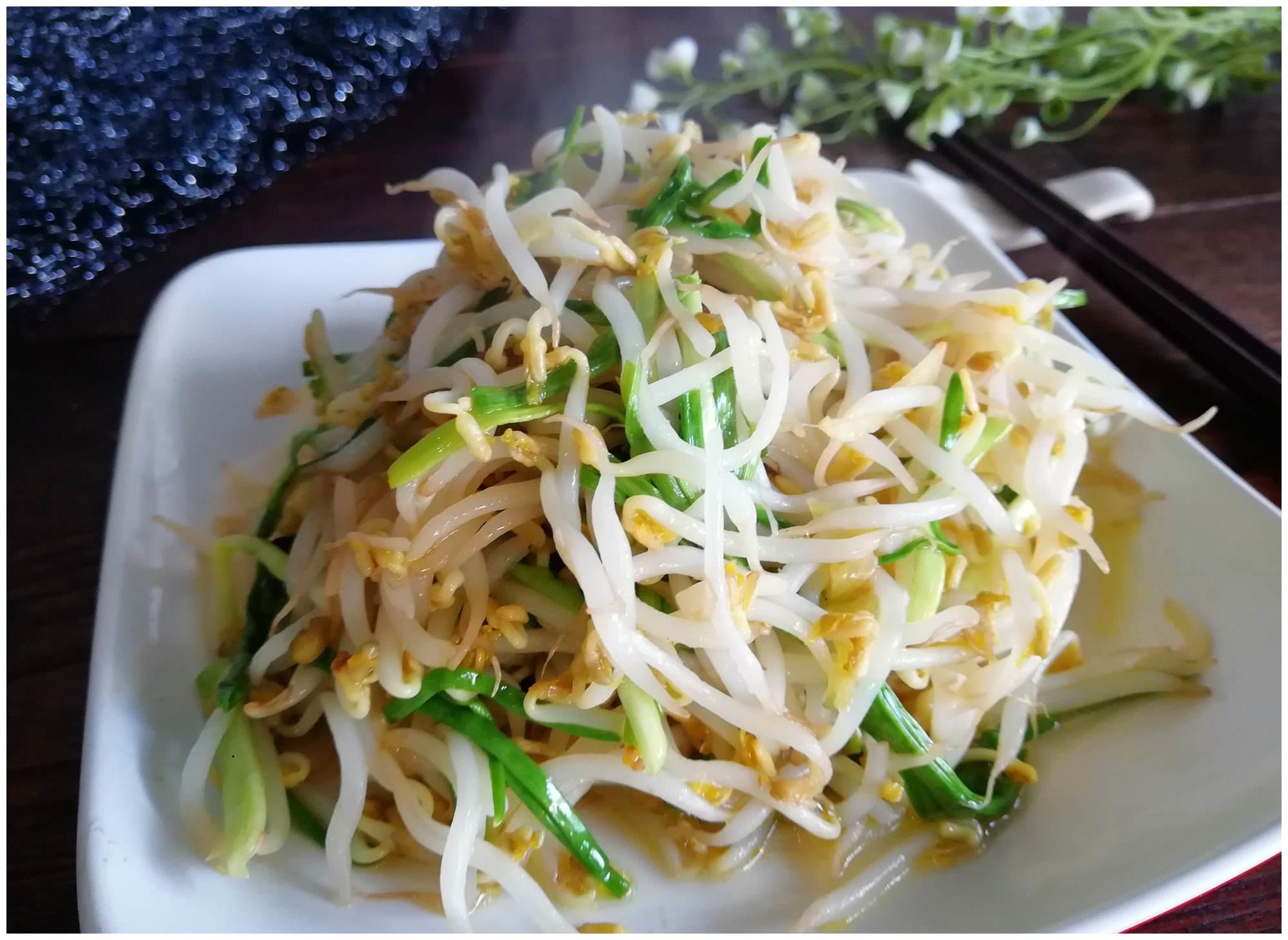 炒豆芽先焯水还是直接炒?用此法豆芽清脆可口,美味香甜,巨好吃