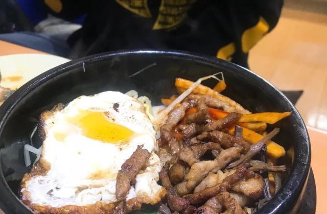 韩国人在青岛城阳开的烧烤店,活八带直接在面前烤,烤鳗鱼很不错