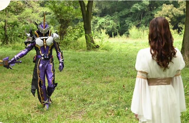 假面骑士圣刃第9话解读神秘女剑士登场隐藏势力浮出水面