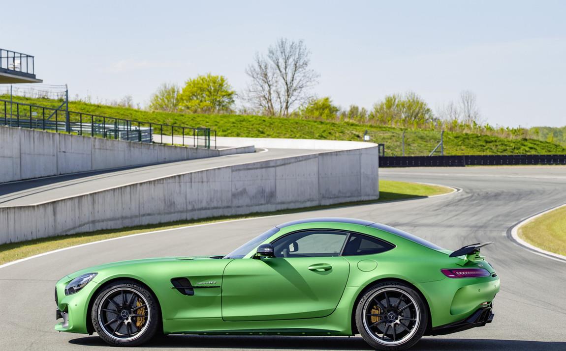 奔驰 AMG GT R 哑光魔焰绿__财经头条