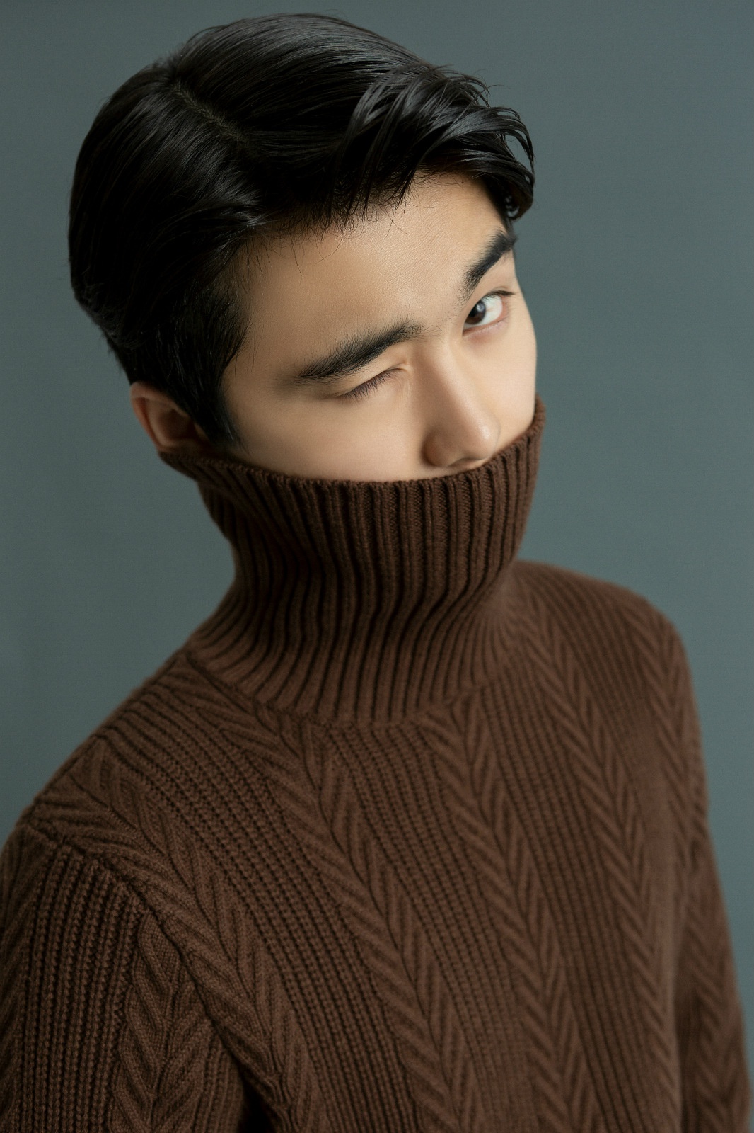 刘奕畅杂志大片曝光高冷温暖并存体验秋日潮流时尚