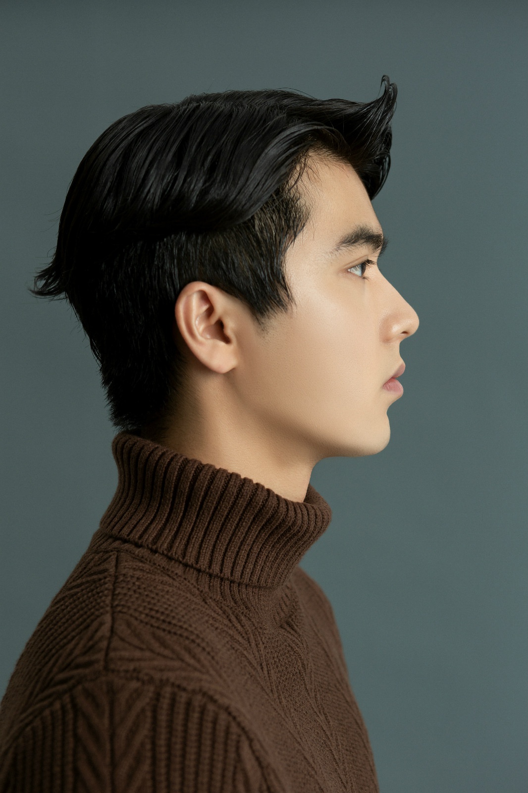 刘奕畅杂志大片曝光高冷温暖并存体验秋日潮流时尚