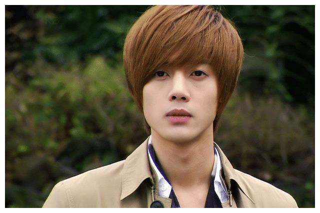 然后是韩版的《花样男子》,由金贤重扮演花泽类.