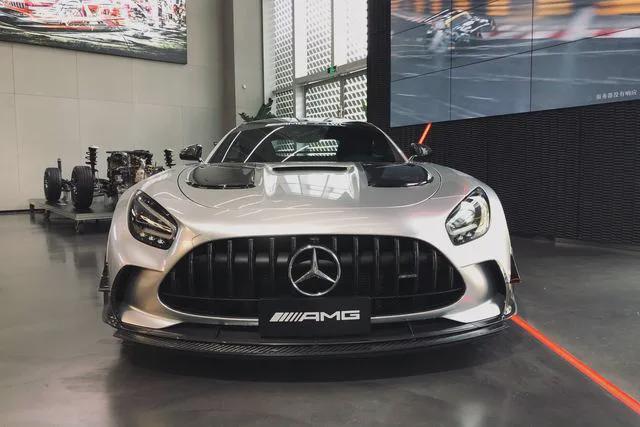 奔驰amggt新版本车型上市帅出天际
