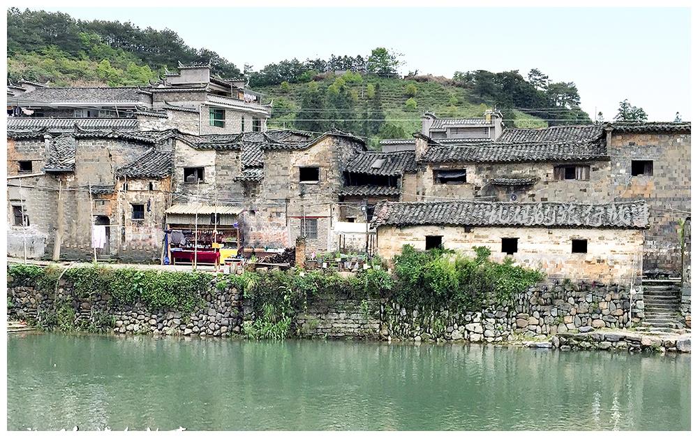 瑶里古镇地处江西婺源,浮梁,安徽祁门,休宁四县的交界处,连接徽州和