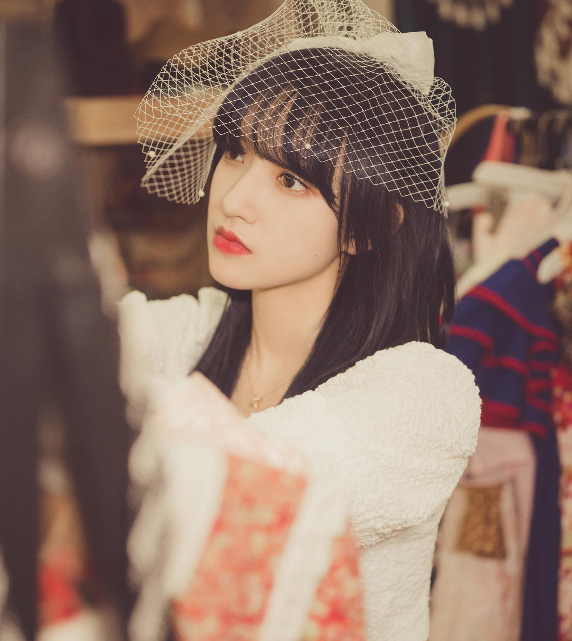 程潇复古珍珠头纱,白色糖霜娃娃衫,简直太绝了啊!