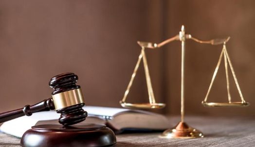纹眉店护手霜充麻药逼顾客加价，52人受害，主犯获刑一年七个月