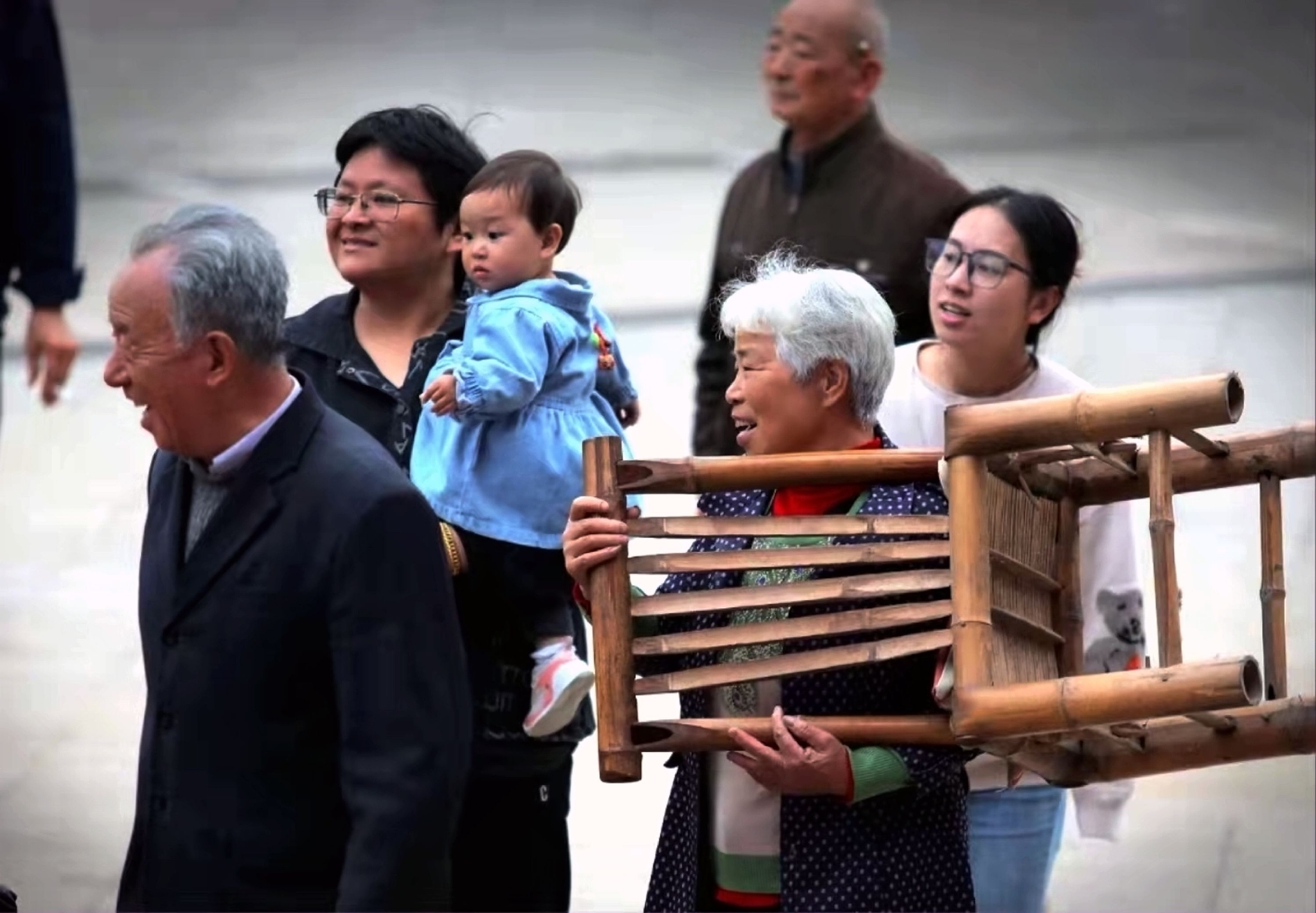 龙城乡情：乡村大戏热闹开场 乡里乡亲喜气洋洋